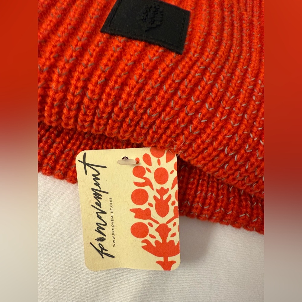 Free People Movement Beanie NWT - Picture 3 of 3